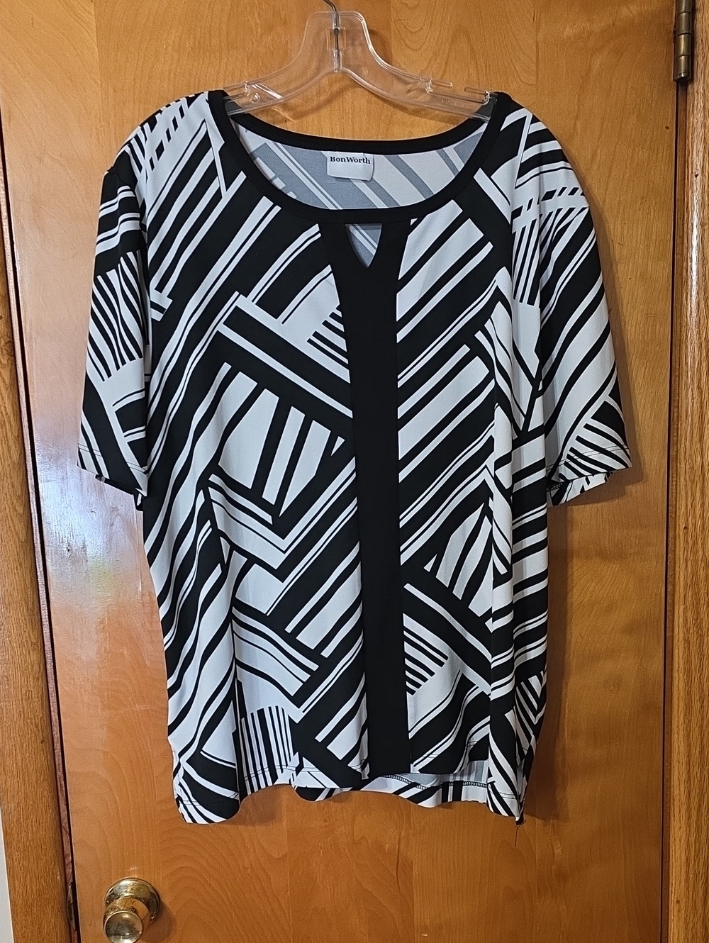 BonWorth Black and White Geometric Short Sleeve Blouse